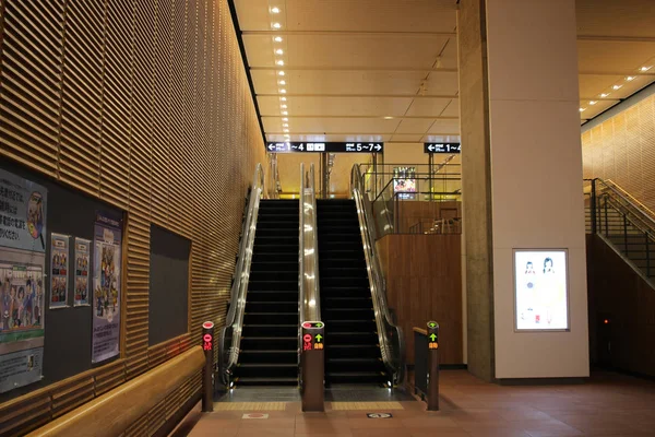 Dentro de la ESTACIÓN de Asahikawa en Hokkaido, Japón . — Foto de Stock