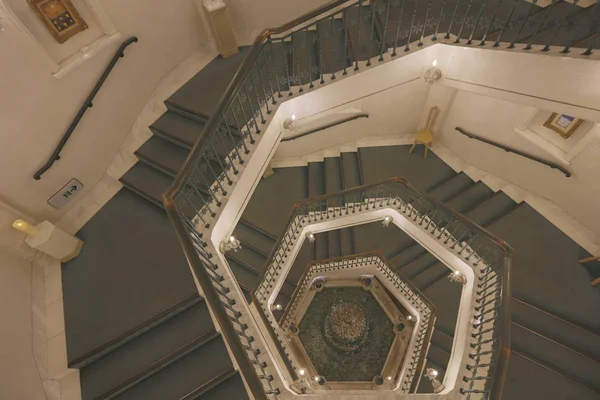 Kar Krisal Müzesi yuvarlak merdiven