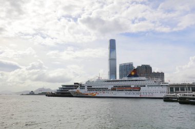 Cruise Ship okyanus terminalde demirledi