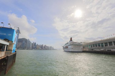 Cruise Ship okyanus terminalde demirledi