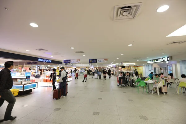 Voedsel en fruit winkel in New Chitose luchthaven — Stockfoto