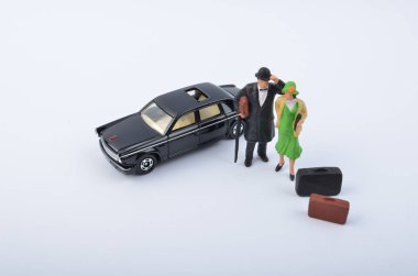 küçük araba ile iş adamı rakamın