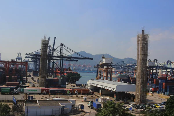Contenedores en Hong Kong Kwai Chung Container Terminal — Foto de Stock