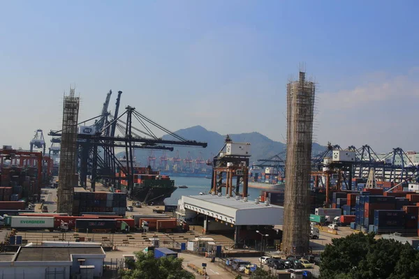 Behållare i Hongkong kwai chung containerterminal — Stockfoto