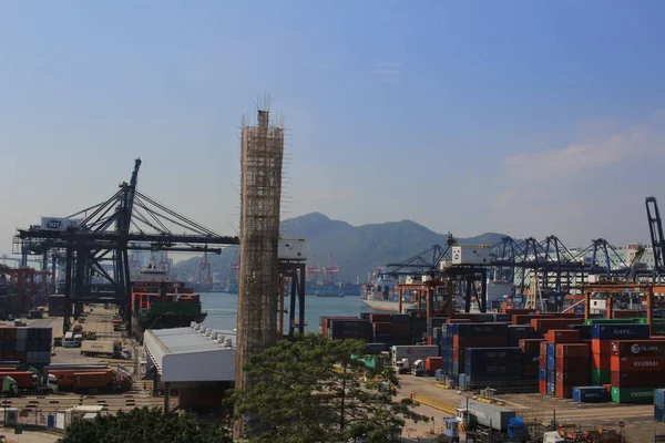 Контейнери в Hong Kong Квай Chung контейнерний термінал — стокове фото