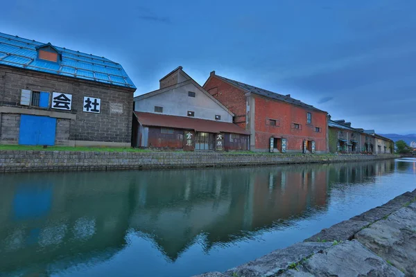 Nachtszene eines alten Kanals in Otaru, Japan — Stockfoto