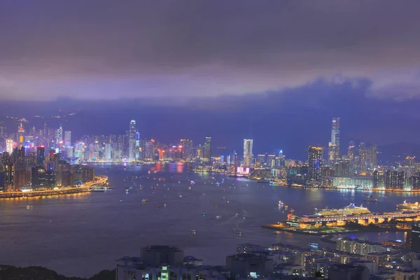 Нічний вид на Хонг Конг на 2017 рік — стокове фото