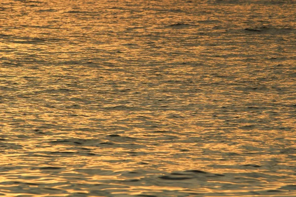 Soluppgång i havet vid naturen bakgrund — Stockfoto