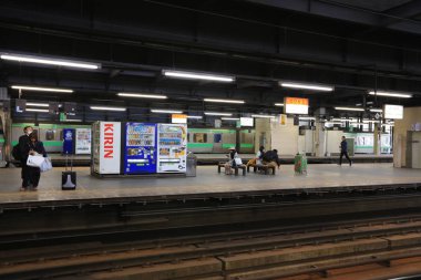 Demiryolu tren durağı Hokkaido, Japonya Sapporo istasyonunda.