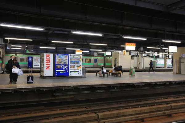 Demiryolu tren durağı Hokkaido, Japonya Sapporo istasyonunda. — Stok fotoğraf