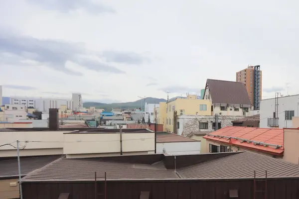 Blick auf den Zug auf der hakodate-Strecke von otaru nach sapporo — Stockfoto