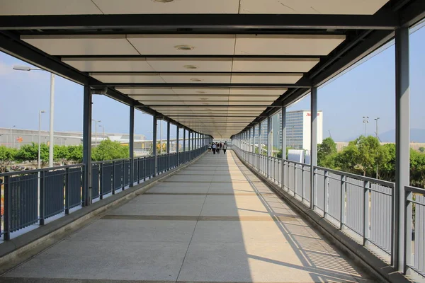 Het viaduct in de stad — Stockfoto