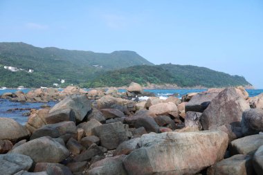 Dalgalar kayalara kırma 