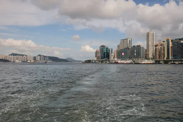 Feribot görünümü hk ve Victoria Harbor kowloon — Stok fotoğraf