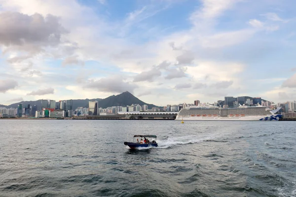 A Victoria kikötőre kilátással komp hk — Stock Fotó