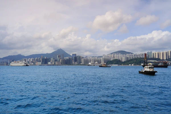 Вид на гавань Вікторія на схід від kowloon — стокове фото