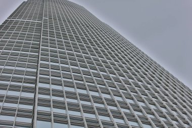 Modern gökdelenler gökyüzü karşı iş bölgesinde