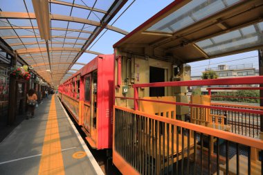  Kyoto Kameoka Torokko istasyonunda eski tren.