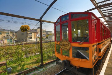  Kyoto Kameoka Torokko istasyonunda eski tren.
