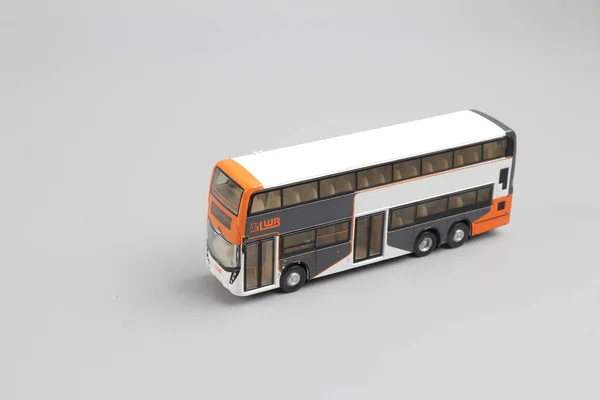 Bus hk de dos pisos aislado en blanco — Foto de Stock