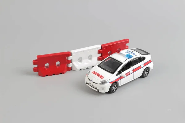 Police car and policeman officer isolated — Stock Photo, Image