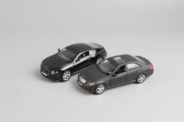 Araba, yarış beyaz arka plan üzerinde izole oyuncak