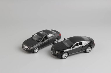 Araba, yarış beyaz arka plan üzerinde izole oyuncak