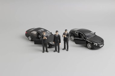 Beyaz arka plan üzerinde izole iş adamları