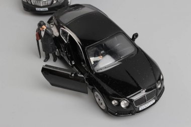 Beyaz arka plan üzerinde izole iş adamları