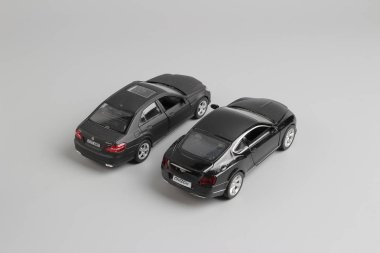 Araba, yarış beyaz arka plan üzerinde izole oyuncak