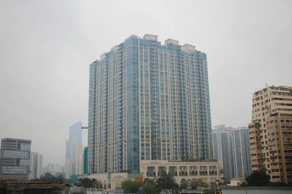 Alto bloque de apartamentos en Hong Kong — Foto de Stock