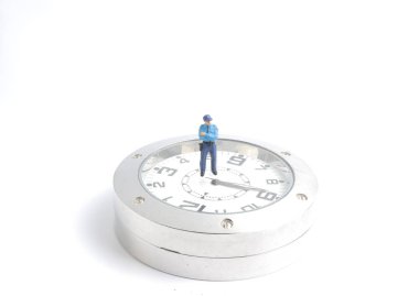 şekil polis ayakta çalar saat.