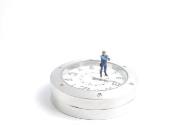 şekil polis ayakta çalar saat.