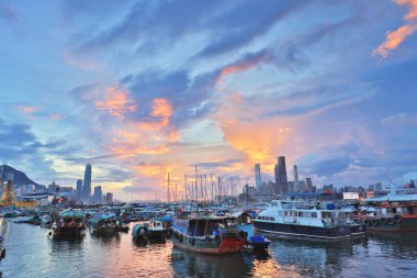 Causeway Bay tayfun barınak görünümünü. Yaz