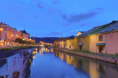 Otaru kanalı eski bir depo yansıması, 