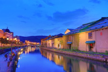 Otaru ünlü kanal boyunca Ambarlar