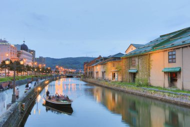 Otaru kanalı eski bir depo yansıması, 