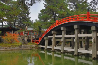 Kırmızı kutsal Köprüsü Sumiyoshi Taisha Tapınak
