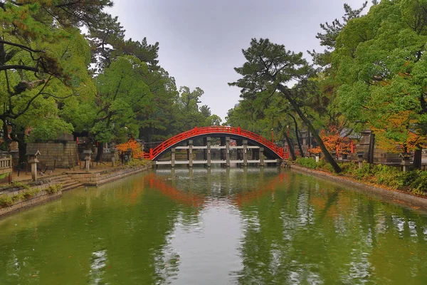 El puente sagrado rojo Sumiyoshi Taisha Shrine — Foto de Stock