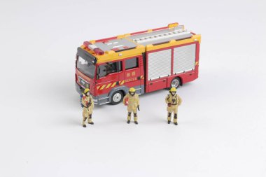 İtfaiyeci oyuncağı. Tahtadaki figür.