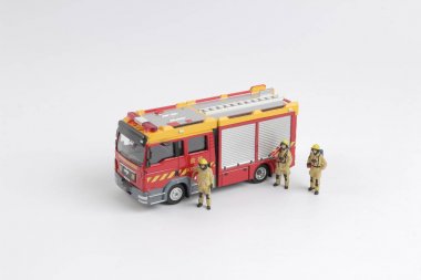 İtfaiyeci oyuncağı. Tahtadaki figür.