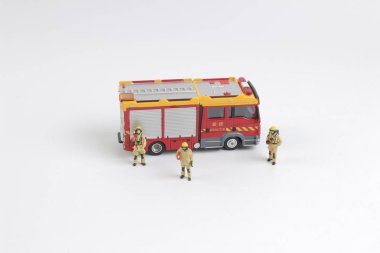 İtfaiyeci oyuncağı. Tahtadaki figür.