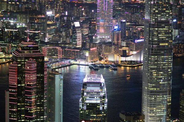 Hong Kong skyline op victoria peak 2017 — Stockfoto