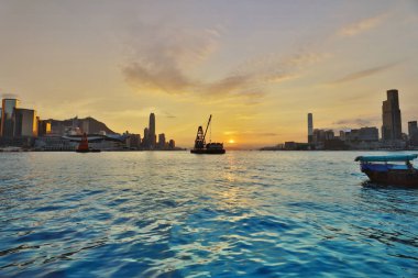 Hong Kong silüetini kowloon arasında