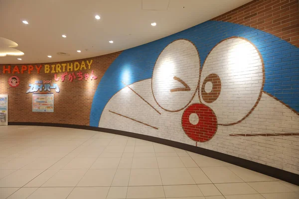 El personaje Doraemon y el centro de entretenimiento —  Fotos de Stock