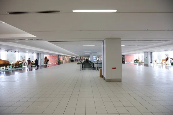 A belső udvarra New Chitose Airport, Hokkaido — Stock Fotó
