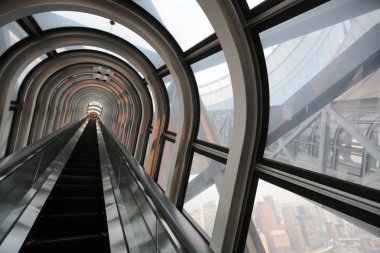 bir yürüyen merdiven Umeda Sky Garden