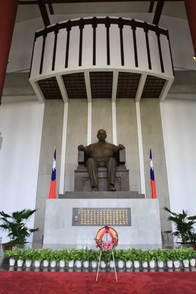 Standbeeld van Sun Yat-Sen geïnstalleerd in de Memorial Hall — Stockfoto