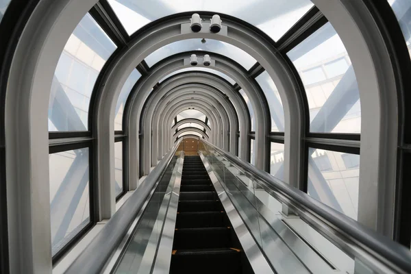 bir yürüyen merdiven Umeda Sky Garden