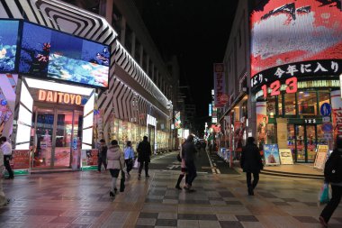 Arcade Nanba alışveriş dükkanında tanımlanamayan kişi.